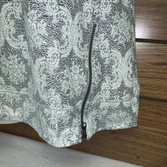 Ruff Hewn Gray and White Blouse size large - Picture 2 of 7